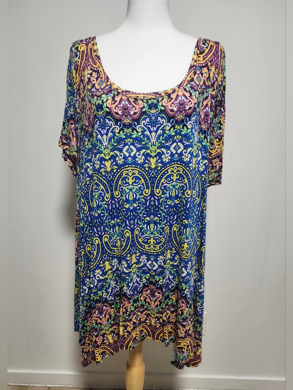 Christian Siriano Blue Yellow Pink Paisley Scoop Neck Top